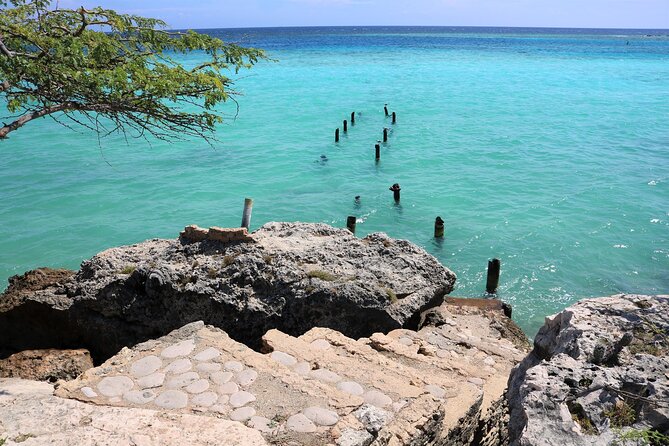 Art, Beach and Culture Island Tour with Kini Kini - San Nicolas Main Street Murals: Aruba’s Art Scene in Real Life