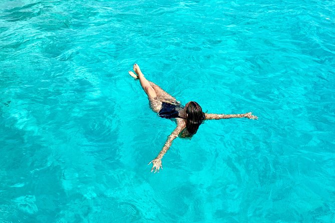 Aruba Element Private Boat Charter (L-Lounge) - Mangel Halto snorkeling: shipwreck vibes and colorful coral
