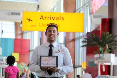 Aruba Private Van Airport Transfer - The Van Ride: Air-Conditioning, Room for Real Luggage, and Car Seats