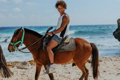 Horseback Riding and Natural Pool Adventure in Aruba - The Wariruri-to-Arikok switch: moving from horses to a Landrover Defender