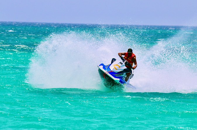 Palm Beach Aruba Waverunner Rentals - Safety First: The Briefing and the Life Vest