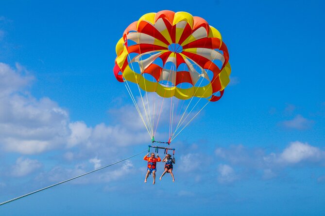 Parasailing Adventure Aruba - Landing Back on the Platform: Smooth, Swift, and Then You’re Off