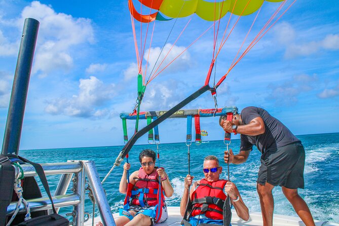 Parasailing Adventure Aruba - Small Boat Size, Photos, and the Personal Touch