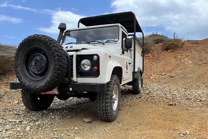 PRIVATE Jeep Safari Natural Pool, Indian Caves & Baby Beach with Snorkeling - Fontein and Quadirikiri caves: short visits with standout visuals