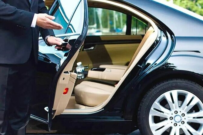 Private One-Way Transfer Reina Beatrix Airport to Aruba - Drop-Off in Oranjestad: How to Plan Your First Hour