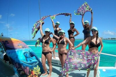 Private Sunset Catamaran Adventure Cruise with Open Bar - Sailing Aruba’s west coast with tropical drinks and music