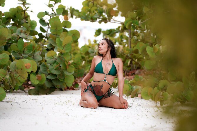 Private Vacation Photoshoot with Photographer in Aruba - Couples, Families, Engagements, and Vow Renewals: Made to Match Your Moment