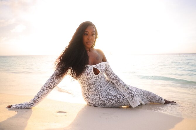 Professional Sunset Photoshoot in Aruba - Meet Darwin and Learn How the Poses Stay Natural